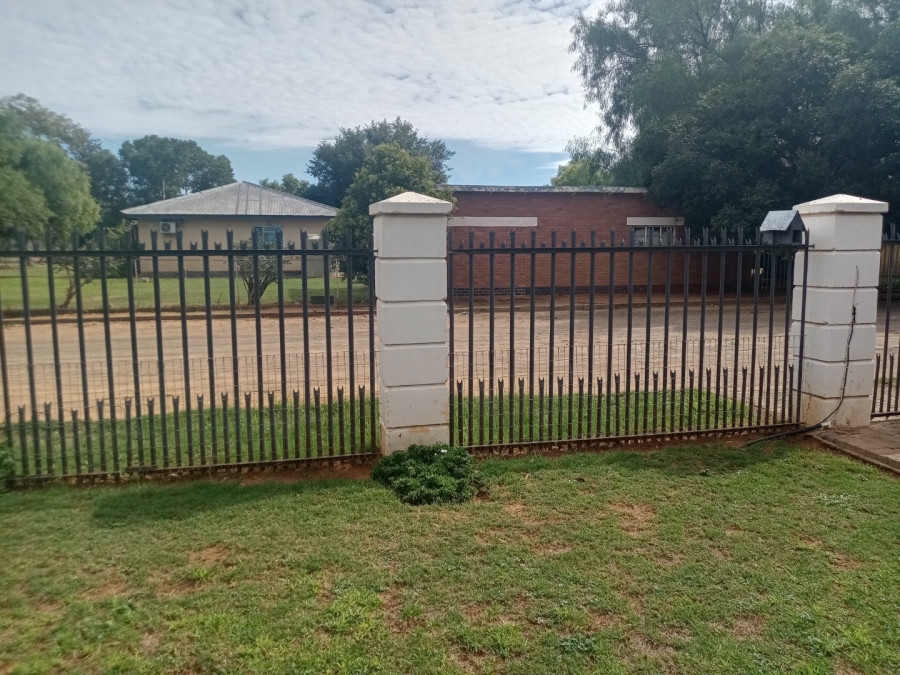 3 Bedroom Property for Sale in Petrusburg Free State